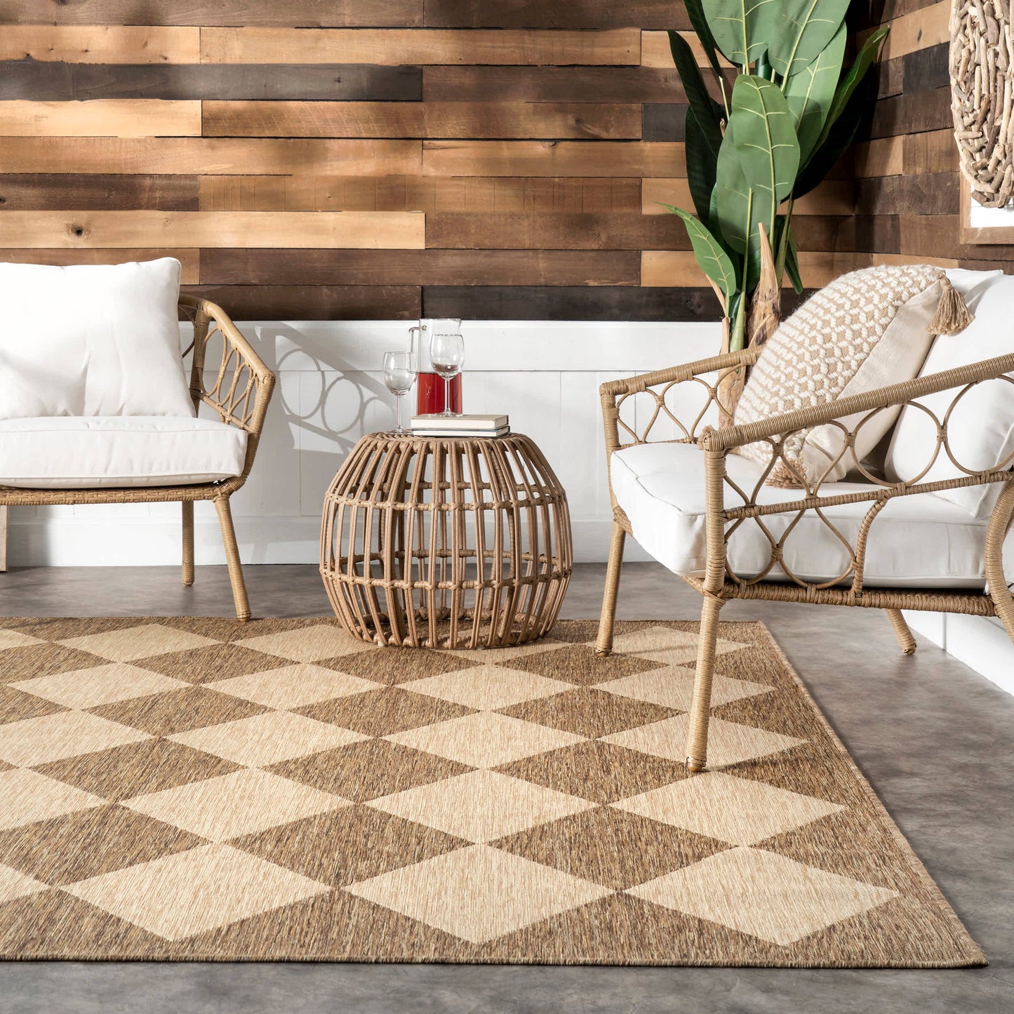Sabina Diamond Trellis Indoor/Outdoor Area Rug: Beige / Rectangle / 9' 6" x 12'